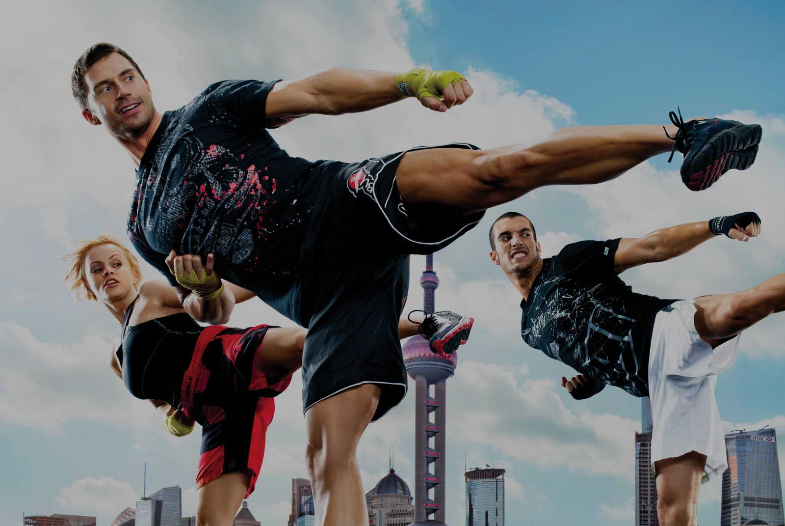 BODYCOMBAT?（ボディコンバット）には、キックボクシング、テコンドー、空手、ムエタイ、ボクシング、太極拳などの動作が取り入れられています